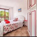 Casa Ginestra Vicino Alle Spiagge Di Caprera Con Balcone E Parcheggio * La Maddalena (Sassari)