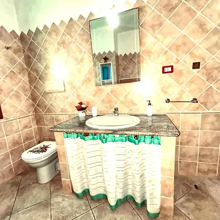 Apartamento Casa Ginestra Vicino Alle Spiagge Di Caprera Con Balcone E Parcheggio *