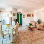 Casa Ginestra Vicino Alle Spiagge Di Caprera Con Balcone E Parcheggio Apartment