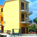 Apartment Casa Ginestra Vicino Alle Spiagge Di Caprera Con Balcone E Parcheggio