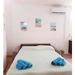 Casa Ginestra Vicino Alle Spiagge Di Caprera Con Balcone E Parcheggio