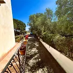 Casa Ginestra Vicino Alle Spiagge Di Caprera Con Balcone E Parcheggio