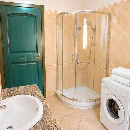 Appartamenti Raggio Di Sole Casa Vacanze Ginestra Con Wifi E Parcheggio * La Maddalena (Sassari)