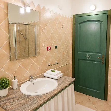 Apartment Appartamenti Raggio Di Sole Casa Vacanze Ginestra Con Wifi E Parcheggio La Maddalena (Sassari)