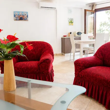 Appartamenti Raggio Di Sole Casa Vacanze Ginestra Con Wifi E Parcheggio *