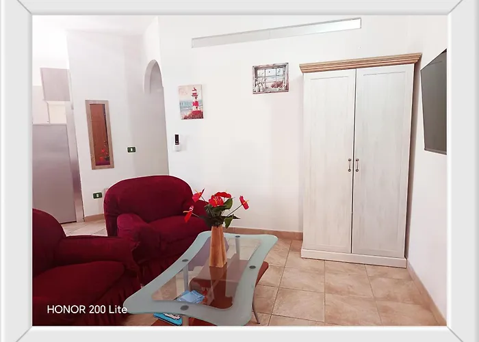 Ginestra Con Parcheggio Privato Ла-Маддалена
